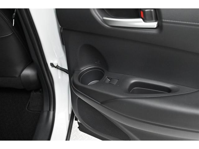 ��ȃh�A�ɂ̓J�b�v�z���_�[�𑕔��B�w�ǂ̎Ԏ킪�����ɂ���̂ł����J���[���N���X�́A�h�A�����t�߂ɐݒu�B���Ɏg���₷���ʒu�ł��B