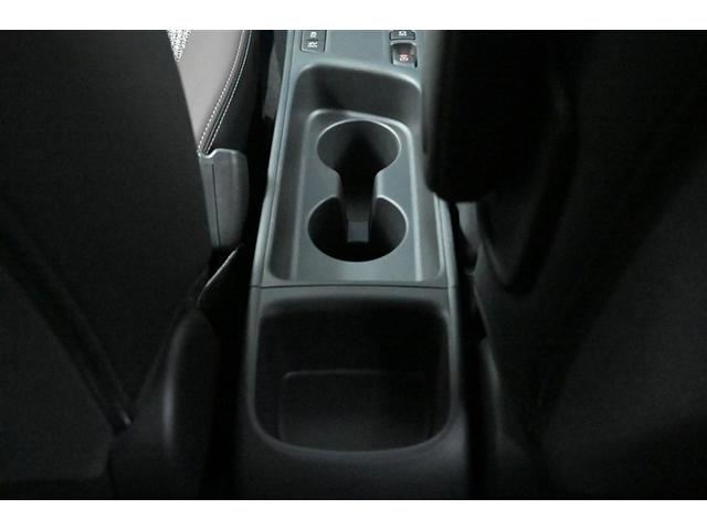 ヤリスクロス ハイブリッドＺ　スマートキ　ＤＶＤプレーヤー　衝突軽減ブレーキ　リヤカメラ　点検記録簿　ＬＥＤヘッドライ　ＥＳＣ　クルーズＣ　パワーステアリング　アルミホイール　ＥＴＣ車載器　運転席パワーシート　イモビ　キーフリー（16枚目）