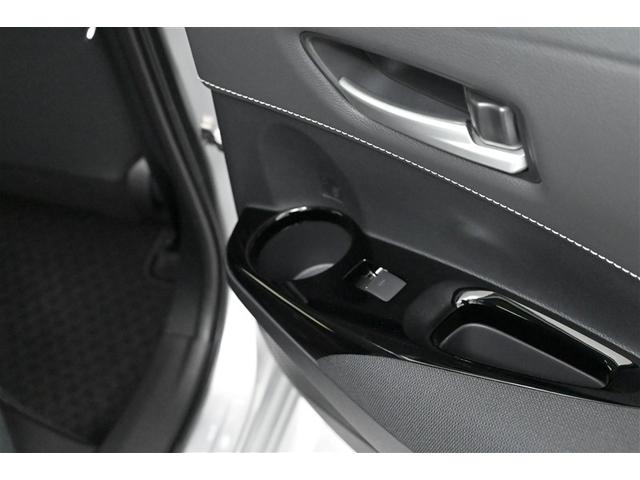 ��ȃh�A�ɂ̓J�b�v�z���_�[�𑕔��B�w�ǂ̎Ԏ킪�����ɂ���̂ł����J���[���̓h�A�����t�߂ɐݒu�B���Ɏg���₷���ʒu�ł��B