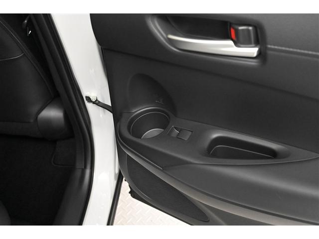 ��ȃh�A�ɂ̓J�b�v�z���_�[�𑕔��B�w�ǂ̎Ԏ킪�����ɂ���̂ł����J���[���N���X�́A�h�A�����t�߂ɐݒu�B���Ɏg���₷���ʒu�ł��B