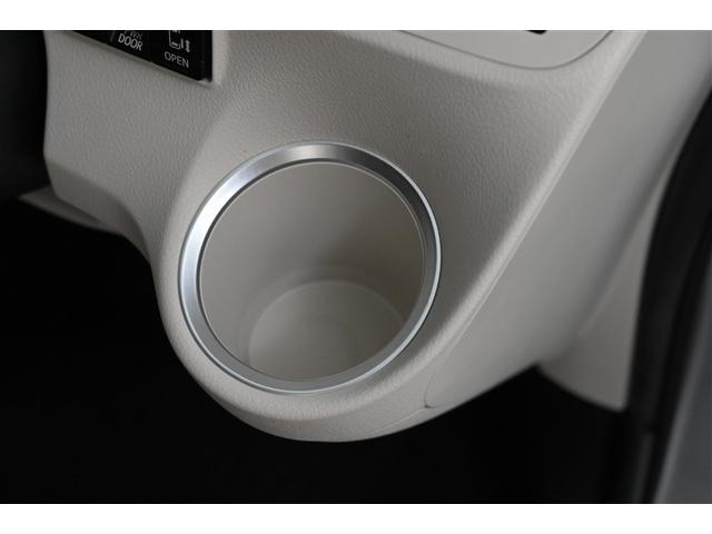 シエンタ Ｇ　衝突回避ブレーキ　アイドリング　点検記録簿　スマートキ　テレビ　キーレスエントリー　助手席エアバック　横滑防止　ウォークスルー　ＥＴＣ車載器　セキュリティアラーム　エアコン　ワンセグ　エアバック　３列（31枚目）