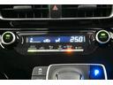 オートエアコン(ミラーヒーター付)装備  設定温度に合わせて吹き出し口と風量を自動で調整します。