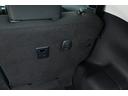 ■買い物フック(運転席側 後席シートバックに装備) 使わないときにはフックを格納できます。