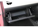 グローブボックス　装備。　車検証や取扱説明書を保管するのに便利です。
