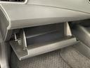 グローブボックス　装備。　車検証や取扱説明書を保管するのに便利です。