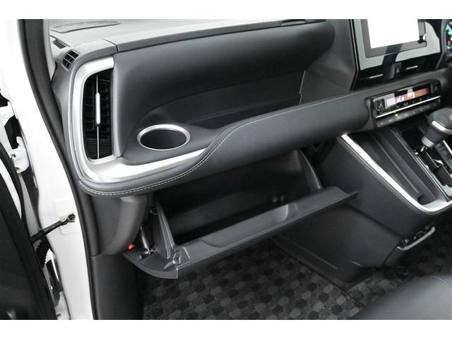 ノア Z 両側電動スライドドア バックモニター ドラレコ LED クルコン ETC 3列シート ミュージックプレイヤー接続可 記録簿 スマートキー キーレス 盗難防止 リアオートエアコン 衝突被害軽減(32枚目)