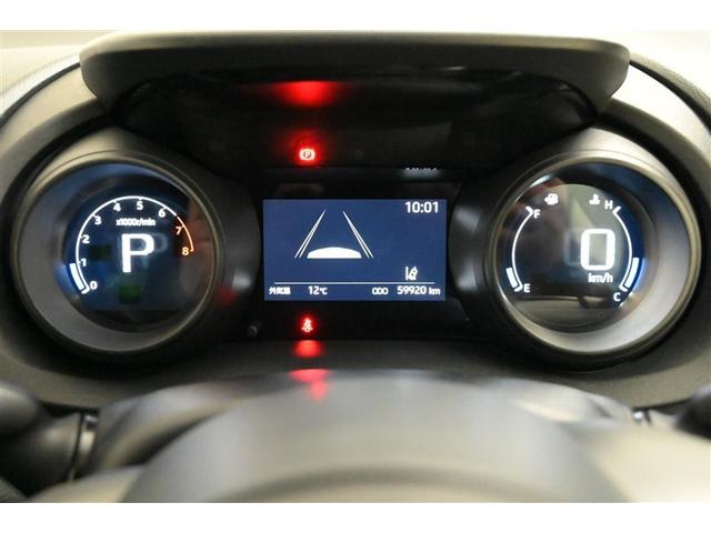 ヤリス Ｇ　バックモニタ－　誤発進抑制機能　スマートキー　盗難防止装置　横滑り防止機能　キーレス　ＥＴＣ　オートエアコン　メモリーナビ　ＡＢＳ　運転席エアバック　サイドエアバッグ　ミュージックプレイヤー接続可（7枚目）