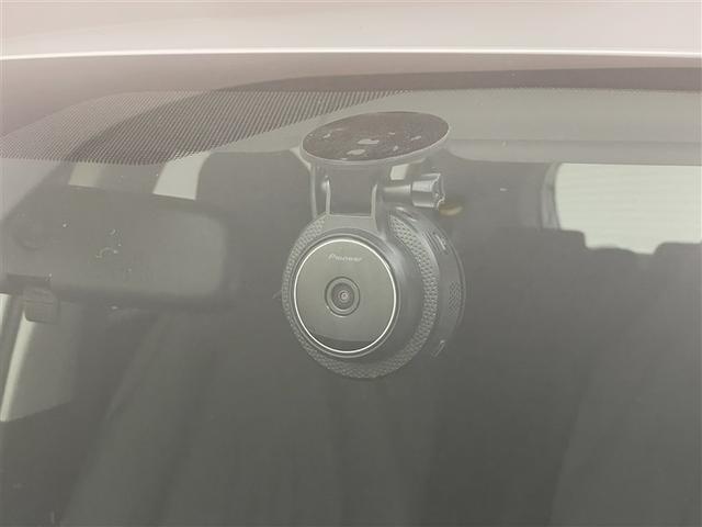 アクア Ｘ　踏み間違い防止　イモビ　ドライブレコーダー　ナビ　点検記録簿　ＬＥＤヘッドライト　スマートキー　横滑り防止機能　キーレスエントリー　オートクルーズ　オートエアコン　ＥＴＣ　カーテンエアバッグ　ＡＢＳ（3枚目）