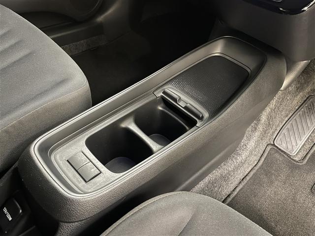 アクア Ｘ　踏み間違い防止　イモビ　ドライブレコーダー　ナビ　点検記録簿　ＬＥＤヘッドライト　スマートキー　横滑り防止機能　キーレスエントリー　オートクルーズ　オートエアコン　ＥＴＣ　カーテンエアバッグ　ＡＢＳ（30枚目）