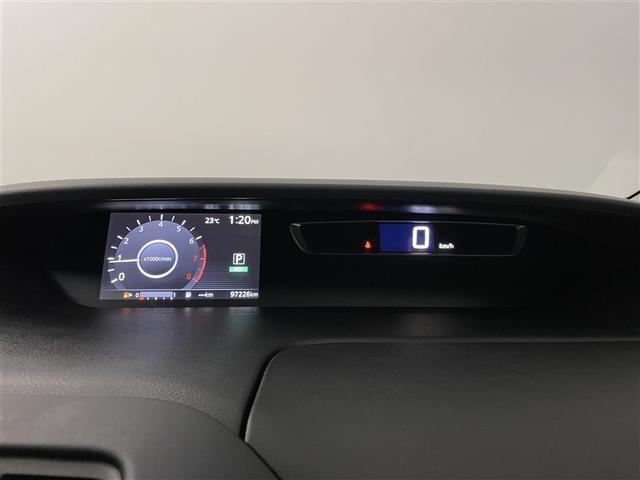 セレナ ハイウェイスター　ダブルエアコン　スマートキー＆プッシュスタート　メモリーナビゲーション　ＬＥＤ　キーレス　ナビＴＶ　横滑防止装置　ミュージックプレイヤー接続可　ＥＴＣ車載器　ＤＶＤ再生　ダブルエアバック　３列シート（9枚目）