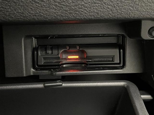 セレナ ハイウェイスター　ダブルエアコン　スマートキー＆プッシュスタート　メモリーナビゲーション　ＬＥＤ　キーレス　ナビＴＶ　横滑防止装置　ミュージックプレイヤー接続可　ＥＴＣ車載器　ＤＶＤ再生　ダブルエアバック　３列シート（12枚目）