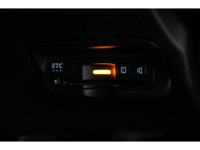 ヴェゼル Ｘ・ホンダセンシング　Ｒカメラ　Ｗエアバッグ　盗難防止　アクティブクルーズコントロール　オートエアコン　ＬＥＤランプ　衝突軽減ブレ－キ　パワステ　整備記録簿　カーテンエアバック　アルミ　スマートキーシステム　横滑り防止機能（12枚目）