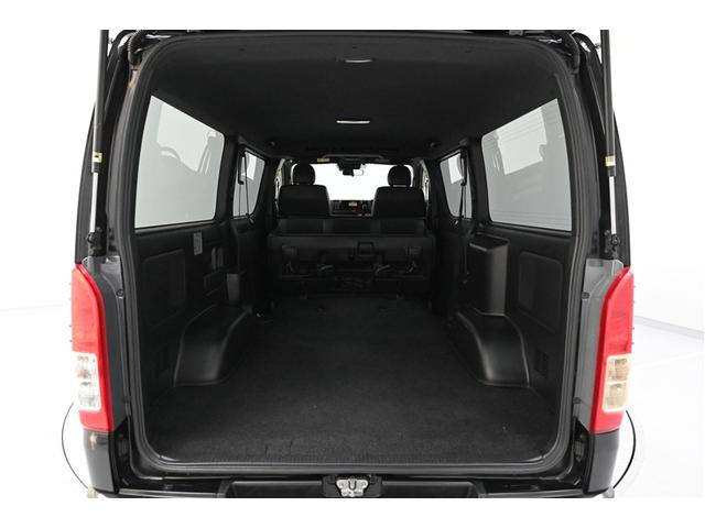 ハイエースバン スーパーＧＬ　ダークプライムＩＩ　衝突回避システム　運転席助手席エアバック　ＥＳＣ　スマートエントリー　ＬＥＤライト　エアコン　パワーウィンドウ　エアバック　キーレスエントリー　イモビライザー　ＥＴＣ付き　パワーステアリング　ＡＢＳ（18枚目）