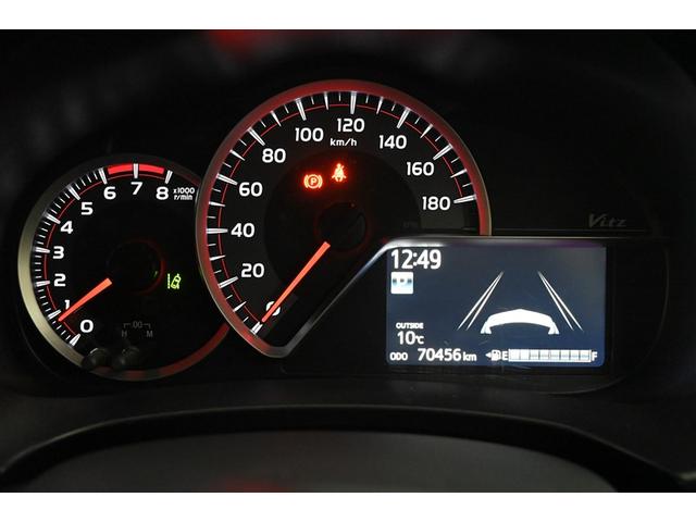 ヴィッツ １．３Ｆ　ＬＥＤエディション　Ｂカメラ　アイドルストップ　衝突軽減ブレーキ　ワンセグテレビ　ＥＴＣ車載器　整備点検記録簿　ＬＥＤヘッドライト　スマートキー＆プッシュスタート　キーフリーシステム　エアコン　横滑り防止　イモビライザー（11枚目）