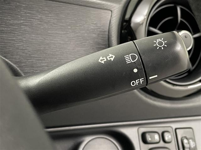 アクア Ｓ　スマートキープッシュスタート　キーレスエントリ　カーナビ　オートエアコン　デュアルエアバック　ＥＳＣ　パワーウィンドウ　ＥＴＣ　ＤＶＤ再生可能　ＳＲＳ　パワーステアリング　ＡＢＳ　メモリーナビ（17枚目）