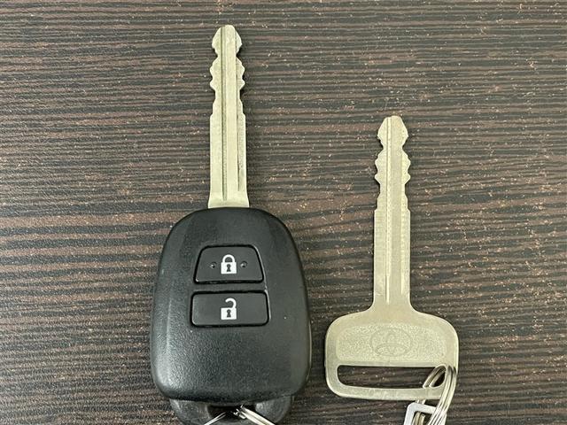 アクア Ｓ　スマートキープッシュスタート　キーレスエントリ　カーナビ　オートエアコン　デュアルエアバック　ＥＳＣ　パワーウィンドウ　ＥＴＣ　ＤＶＤ再生可能　ＳＲＳ　パワーステアリング　ＡＢＳ　メモリーナビ（31枚目）