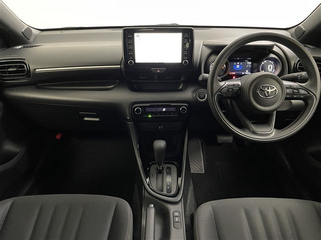 ヤリス Ｇ　カーナビ　点検記録簿　Ｂカメラ　エアコン　スマートキー＆プッシュスタート　メモリーナビゲーション　イモビ　横滑り防止システム　クルーズＣ　ＡＢＳ　パワーウィンドウ　パワーステアリング　Ｗエアバック（2枚目）