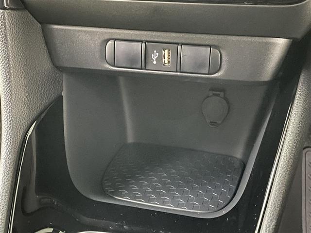 ヤリス Ｇ　カーナビ　点検記録簿　Ｂカメラ　エアコン　スマートキー＆プッシュスタート　メモリーナビゲーション　イモビ　横滑り防止システム　クルーズＣ　ＡＢＳ　パワーウィンドウ　パワーステアリング　Ｗエアバック（27枚目）