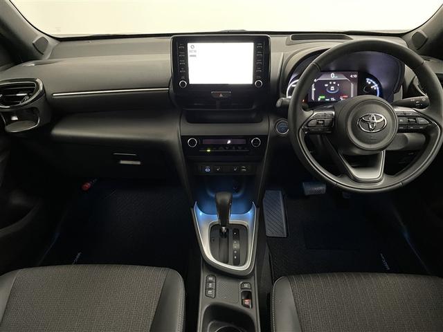 ヤリスクロス ハイブリッドＺ　ドライブレコーダ　インテリジェントキー　アルミホイル　ＬＥＤライト　リアカメラ　クルーズコントロール　整備記録簿　横滑り防止システム　ナビＴＶ　メモリーナビゲーション　電動シ－ト　パワステ　キーフリー（2枚目）