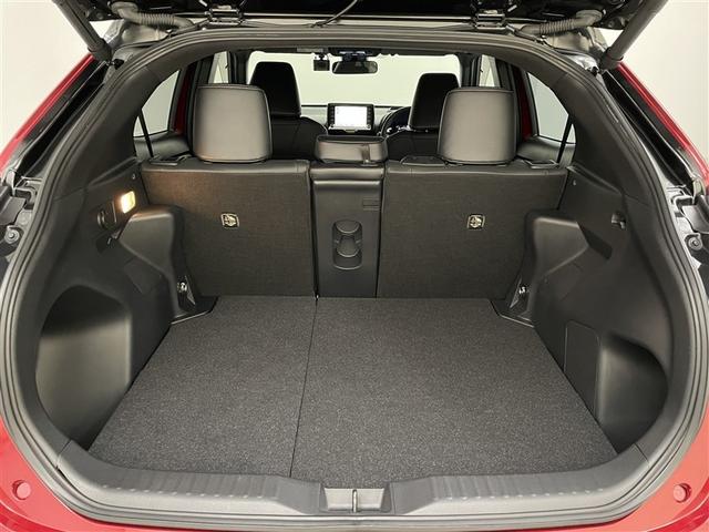 ヤリスクロス ハイブリッドＺ　ドライブレコーダ　インテリジェントキー　アルミホイル　ＬＥＤライト　リアカメラ　クルーズコントロール　整備記録簿　横滑り防止システム　ナビＴＶ　メモリーナビゲーション　電動シ－ト　パワステ　キーフリー（18枚目）