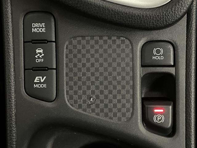 ヤリスクロス ハイブリッドＺ　ドライブレコーダ　インテリジェントキー　アルミホイル　ＬＥＤライト　リアカメラ　クルーズコントロール　整備記録簿　横滑り防止システム　ナビＴＶ　メモリーナビゲーション　電動シ－ト　パワステ　キーフリー（28枚目）