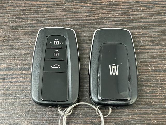 �X�}�[�g�L�[�Q�ł��B�@�X�}�[�g�L�[���g�т��Ă���΃L�[�����o�����Ƀh�A���{���������B�N���}�̎n�����\�ł��B