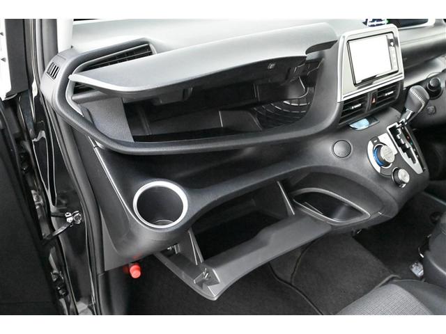 シエンタ ハイブリッド　ファンベースＧセーフティーエディション　プリクラッシュセーフティ　エアバッグ　ＬＥＤヘッドライト　両側自動ドア　ＡＣ１００Ｖ電源　クルーズコントロール　フルセグＴＶ　ＥＴＣ車載器　キーレスエントリー　ＤＶＤ　スマートキー　横滑り防止装置（32枚目）