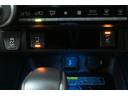 ■VSC OFFスイッチ、■シートヒーター(運転席/助手席)装備。 シートヒーターはそれぞれ『Hi-Lo』の2段階で切替が可能。