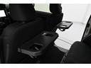 シートバックテーブル(運転席/助手席背面に装備)