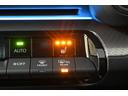 ■シートヒータースイッチ(運転席/助手席)装備。 それぞれ『強 - 中 - 弱』の3段階で切替が可能。寒い日も、より快適なドライブが可能です。(写真は運転席側です)