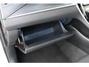 グローブボックス 装備。 車検証や取扱説明書を保管するのに便利です。