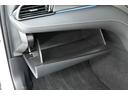 助手席グローブボックス 装備。 車検証や取扱説明書を保管するのに便利です。