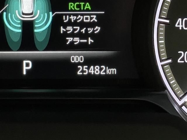 ハリアー Ｚ　盗難防止　運転席パワーシート　地デジ　横滑防止装置　リアビューカメラ　ヘッドライトＬＥＤ　アルミホイール　点検記録簿　Ｗエアバッグ　キーレス　スマートキ－　サイドエアバッグ　エアコン　ナビ＆ＴＶ（8枚目）