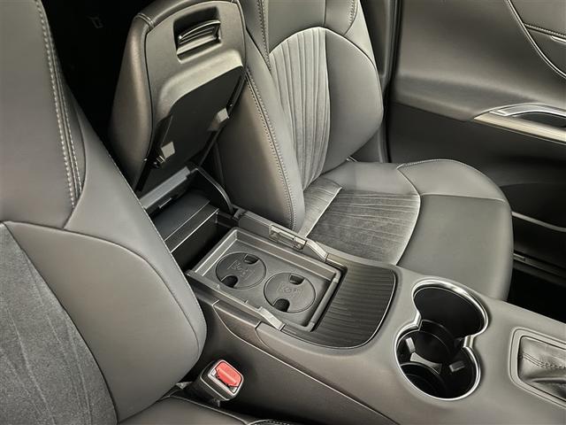 ハリアー Ｚ　盗難防止　運転席パワーシート　地デジ　横滑防止装置　リアビューカメラ　ヘッドライトＬＥＤ　アルミホイール　点検記録簿　Ｗエアバッグ　キーレス　スマートキ－　サイドエアバッグ　エアコン　ナビ＆ＴＶ（31枚目）