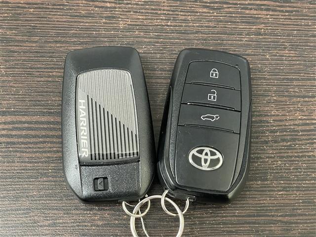 ハリアー Ｚ　盗難防止　運転席パワーシート　地デジ　横滑防止装置　リアビューカメラ　ヘッドライトＬＥＤ　アルミホイール　点検記録簿　Ｗエアバッグ　キーレス　スマートキ－　サイドエアバッグ　エアコン　ナビ＆ＴＶ（36枚目）