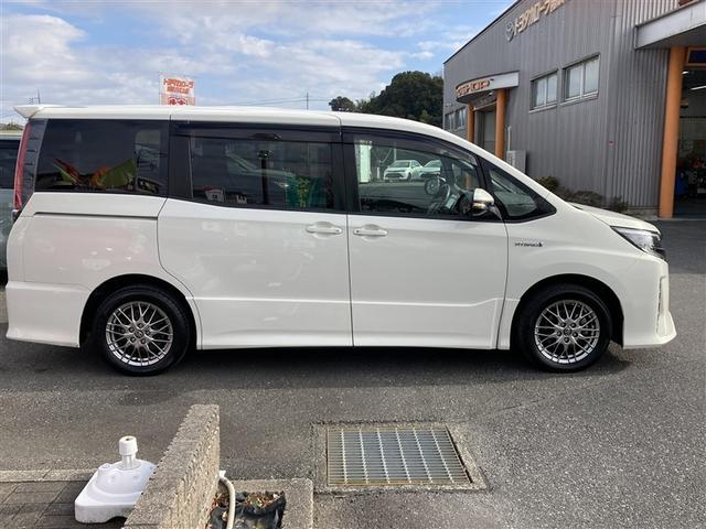 ノア ハイブリッドＳｉ　ＡＢＳ　横滑り防止機能　エアバッグ　バックモニター　オートクルーズコントロール　盗難防止システム　記録簿有　ナビＴＶ　ＬＥＤライト　３列シート　メモリーナビ　ＥＴＣ　スマートキ－　キーレス　ＡＷ（28枚目）