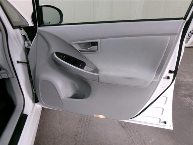 プリウス Ｓ　ワンセグ　メモリーナビ　ミュージックプレイヤー接続可　バックカメラ　ＥＴＣ　ＨＩＤヘッドライト　記録簿　アイドリングストップ（8枚目）