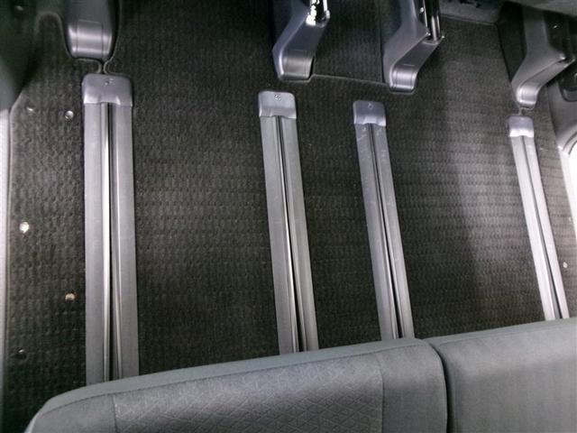 ノア Ｓ－Ｇ　フルセグ　メモリーナビ　ＤＶＤ再生　ミュージックプレイヤー接続可　バックカメラ　衝突被害軽減システム　ＥＴＣ　ドラレコ　電動スライドドア　ＬＥＤヘッドランプ　ウオークスルー　乗車定員８人　３列シート（12枚目）