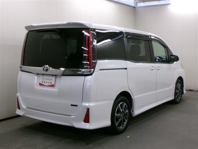 ノア Ｓｉ　フルセグ　メモリーナビ　ＤＶＤ再生　ミュージックプレイヤー接続可　バックカメラ　衝突被害軽減システム　ＥＴＣ　ドラレコ　電動スライドドア　ＬＥＤヘッドランプ　ウオークスルー　乗車定員７人　３列シート（4枚目）