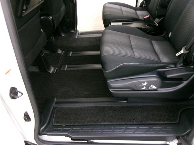 ノア Ｓｉ　フルセグ　メモリーナビ　ＤＶＤ再生　ミュージックプレイヤー接続可　バックカメラ　衝突被害軽減システム　ＥＴＣ　ドラレコ　電動スライドドア　ＬＥＤヘッドランプ　ウオークスルー　乗車定員７人　３列シート（12枚目）