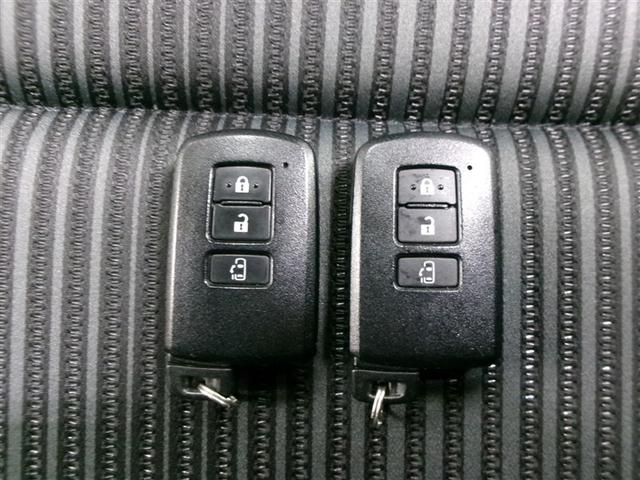 ノア Ｓｉ　フルセグ　メモリーナビ　ＤＶＤ再生　ミュージックプレイヤー接続可　バックカメラ　衝突被害軽減システム　ＥＴＣ　ドラレコ　電動スライドドア　ＬＥＤヘッドランプ　ウオークスルー　乗車定員７人　３列シート（32枚目）