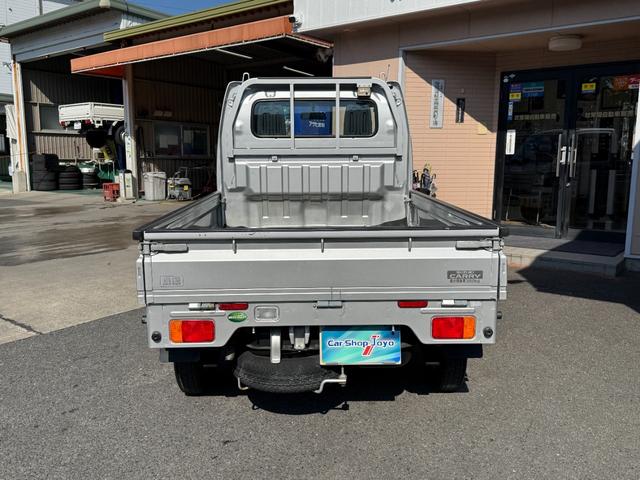 キャリイトラック KCエアコン・パワステ農繁仕様 禁煙車 切り替え可式パートタイム4WD デフロック ヘッドライトレベライザー アッパーメンバーガード 作業灯 荷台マット エアコン パワステ ABS Wエアバック(3枚目)