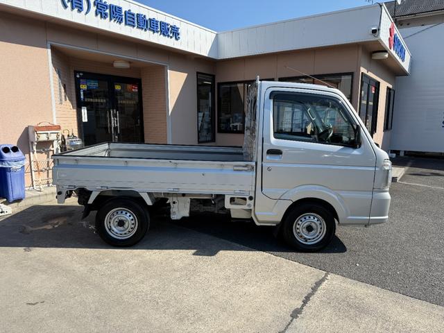 キャリイトラック KCエアコン・パワステ農繁仕様 禁煙車 切り替え可式パートタイム4WD デフロック ヘッドライトレベライザー アッパーメンバーガード 作業灯 荷台マット エアコン パワステ ABS Wエアバック(4枚目)