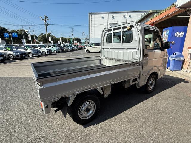 キャリイトラック KCエアコン・パワステ農繁仕様 禁煙車 切り替え可式パートタイム4WD デフロック ヘッドライトレベライザー アッパーメンバーガード 作業灯 荷台マット エアコン パワステ ABS Wエアバック(8枚目)