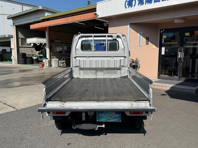キャリイトラック KCエアコン・パワステ農繁仕様 禁煙車 切り替え可式パートタイム4WD デフロック ヘッドライトレベライザー アッパーメンバーガード 作業灯 荷台マット エアコン パワステ ABS Wエアバック(11枚目)
