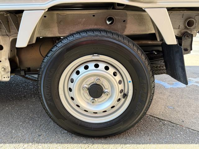 キャリイトラック KCエアコン・パワステ農繁仕様 禁煙車 切り替え可式パートタイム4WD デフロック ヘッドライトレベライザー アッパーメンバーガード 作業灯 荷台マット エアコン パワステ ABS Wエアバック(13枚目)