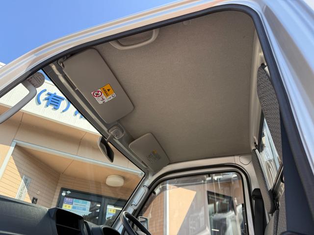 キャリイトラック KCエアコン・パワステ農繁仕様 禁煙車 切り替え可式パートタイム4WD デフロック ヘッドライトレベライザー アッパーメンバーガード 作業灯 荷台マット エアコン パワステ ABS Wエアバック(16枚目)