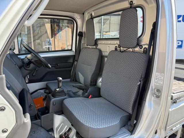 キャリイトラック KCエアコン・パワステ農繁仕様 禁煙車 切り替え可式パートタイム4WD デフロック ヘッドライトレベライザー アッパーメンバーガード 作業灯 荷台マット エアコン パワステ ABS Wエアバック(18枚目)