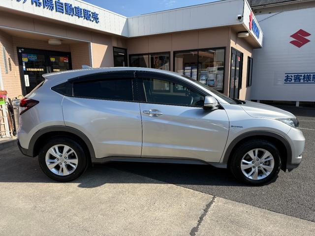 ヴェゼル ハイブリッドＸ　純正ＳＤナビ　バックカメラ　ステアリングリモコン　クルーズコントロール　パドルシフト　電動パーキングブレーキ　ＥＴＣ　シティブレーキアクティブシステム　ＬＥＤヘッドライト　オートライト（4枚目）