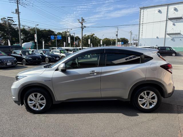 ヴェゼル ハイブリッドＸ　純正ＳＤナビ　バックカメラ　ステアリングリモコン　クルーズコントロール　パドルシフト　電動パーキングブレーキ　ＥＴＣ　シティブレーキアクティブシステム　ＬＥＤヘッドライト　オートライト（5枚目）